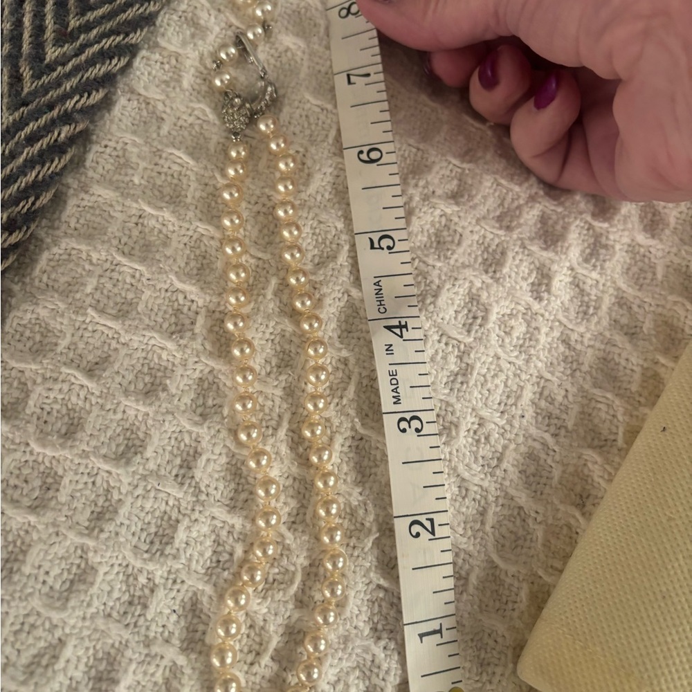 Vintage Richelieu Faux Pearl Necklace and clip on Earring Set circa 1930’s. - Picture 2 of 5